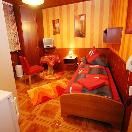 Hotel-Pension Klaer Speyer Rum bild