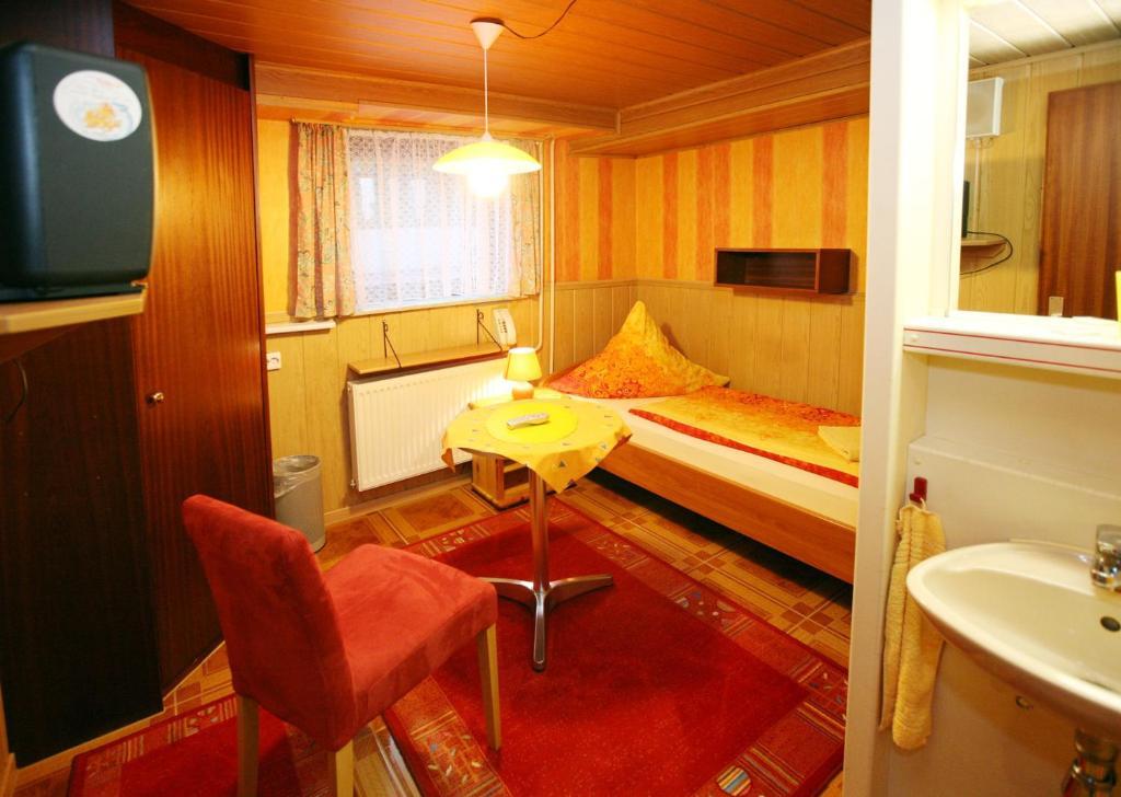Hotel-Pension Klaer Speyer Rum bild