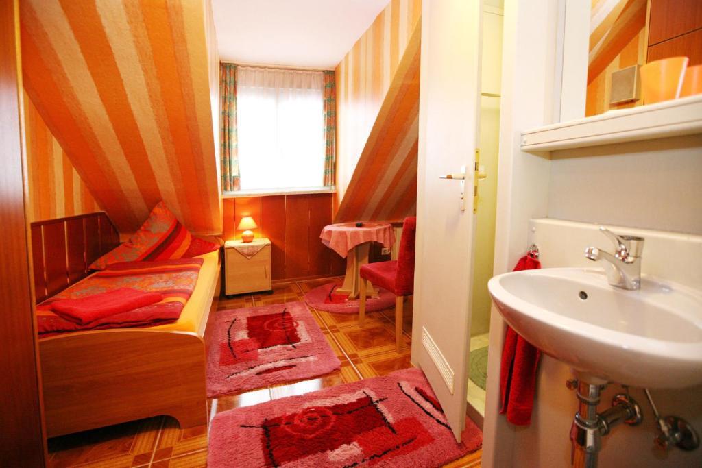 Hotel-Pension Klaer Speyer Rum bild