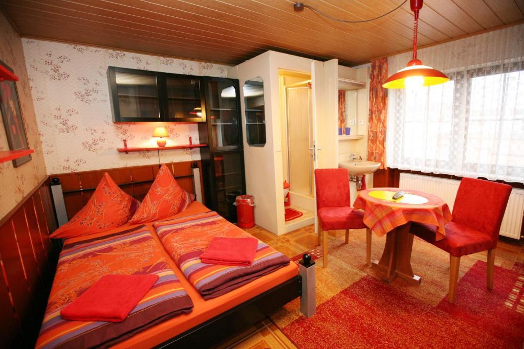 Hotel-Pension Klaer Speyer Rum bild