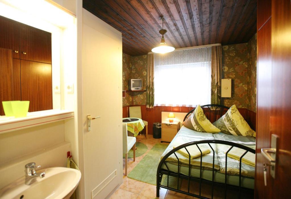 Hotel-Pension Klaer Speyer Rum bild