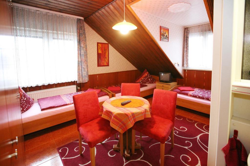 Hotel-Pension Klaer Speyer Rum bild